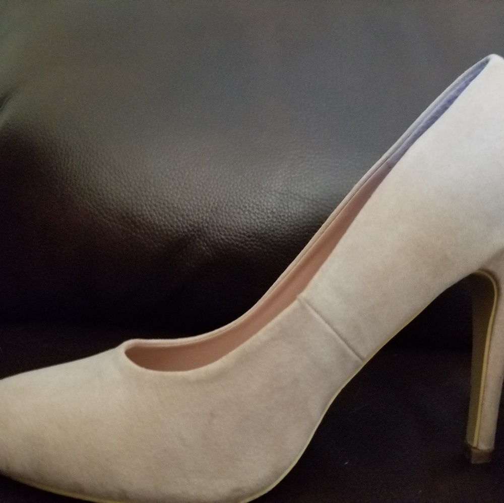 Signature pumps - Picture 2 of 2